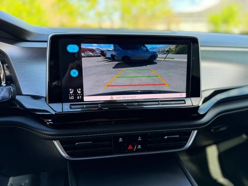 Used 2024 Volkswagen Atlas Cross Sport SE image 33