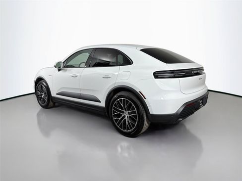 Certified 2025 Porsche Macan 4 Electric RWD image 3