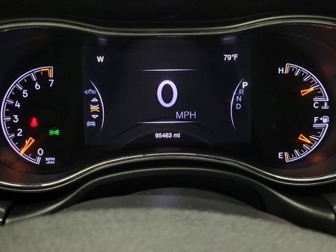 Used 2018 Jeep Grand Cherokee Altitude image 23