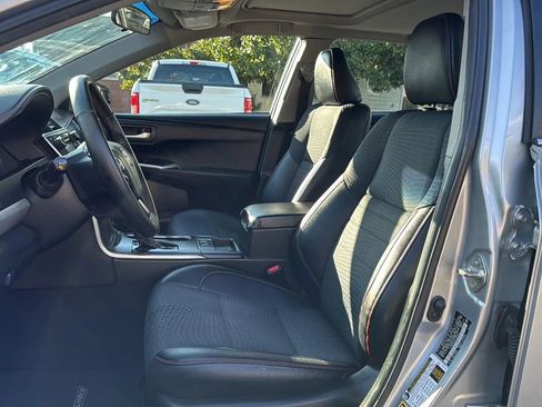 Used 2015 Toyota Camry SE w/ Moonroof Package image 10