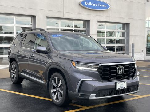 Certified 2025 Honda Pilot Touring image 1