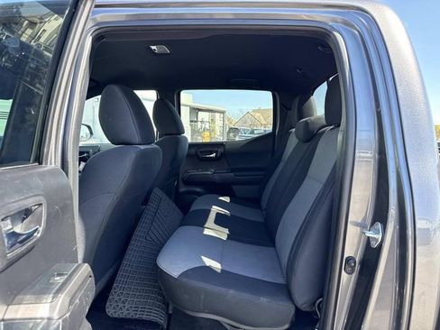 Used 2021 Toyota Tacoma TRD Off-Road w/ Technology Package AWD/4WD image 13