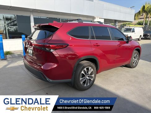 Used 2023 Toyota Highlander XLE image 6
