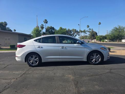 Used 2018 Hyundai Elantra SEL image 3