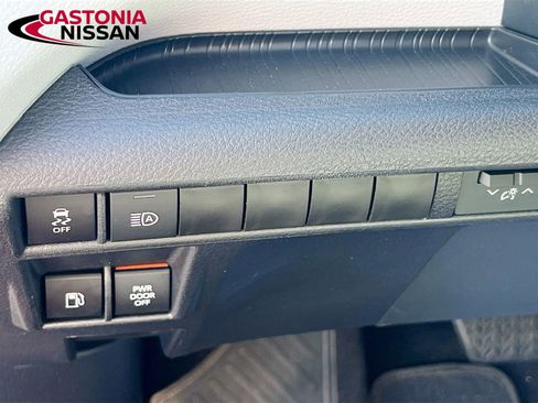 Used 2025 Toyota Sienna XLE image 13