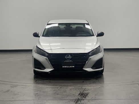 Used 2024 Nissan Altima 2.5 SV image 3