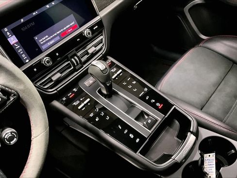 Used 2024 Porsche Macan GTS image 16