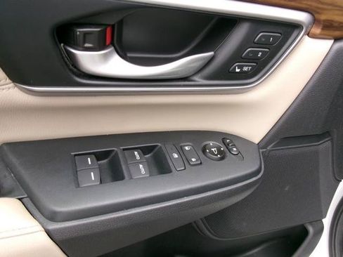 Used 2017 Honda CR-V Touring image 12
