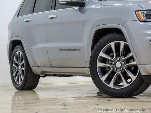 Used 2018 Jeep Grand Cherokee Overland image 4