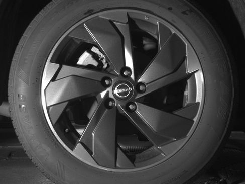 Used 2025 Nissan Rogue SV AWD/4WD image 15