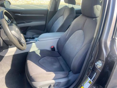 Used 2020 Toyota Camry LE FWD image 13