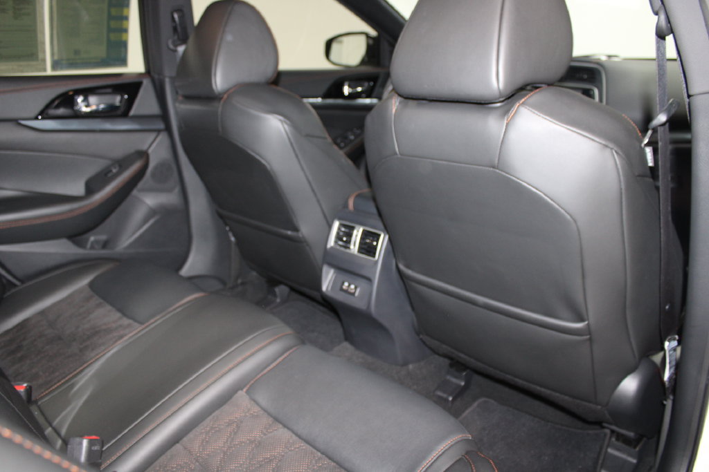 Used 2023 Nissan Maxima SR w/ Sport Mat Group FWD image 30