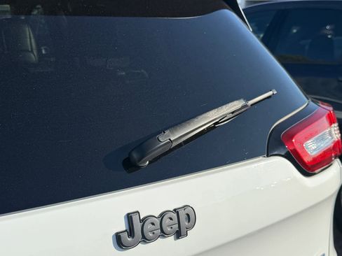 Used 2016 Jeep Cherokee Trailhawk w/ Comfort/Convenience Group image 11