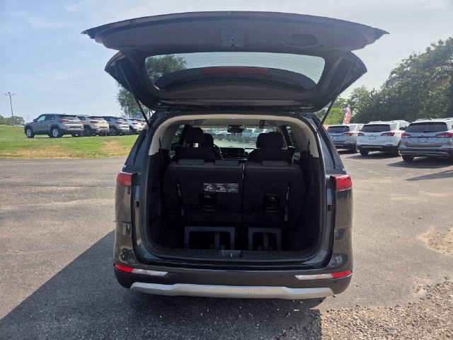 Used 2022 Kia Carnival LX FWD image 11
