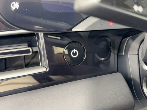 Used 2025 Porsche Taycan image 18