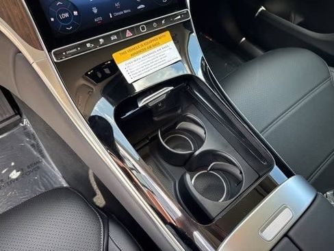 New 2025 Mercedes-Benz GLC 350e 4MATIC image 17
