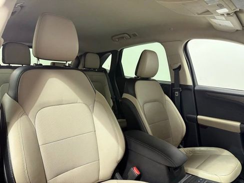 Used 2020 Ford Escape Titanium image 29