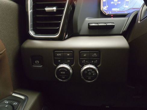 Used 2024 GMC Sierra 2500 Denali w/ Denali Reserve Package image 29