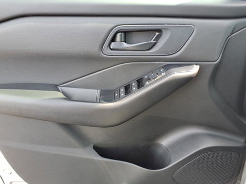 Used 2024 Nissan Rogue S image 15