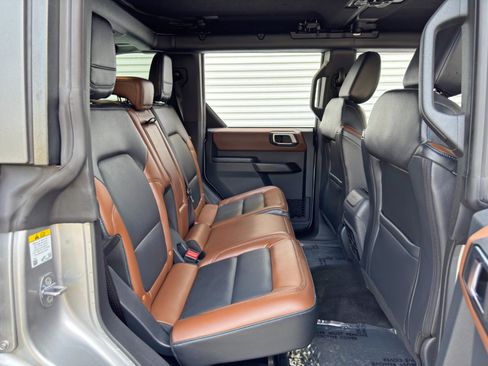 Used 2024 Ford Bronco Outer Banks AWD/4WD image 42