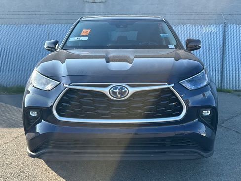 Used 2022 Toyota Highlander LE image 5