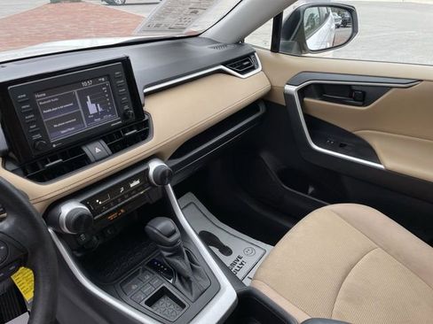 Used 2022 Toyota RAV4 LE image 13