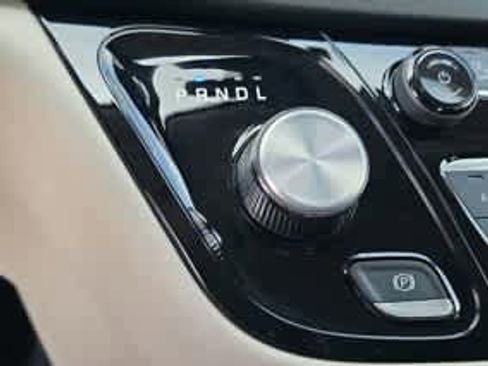 Used 2024 Chrysler Pacifica Touring-L FWD image 36