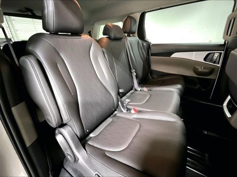 Used 2026 Kia Carnival FWD image 33