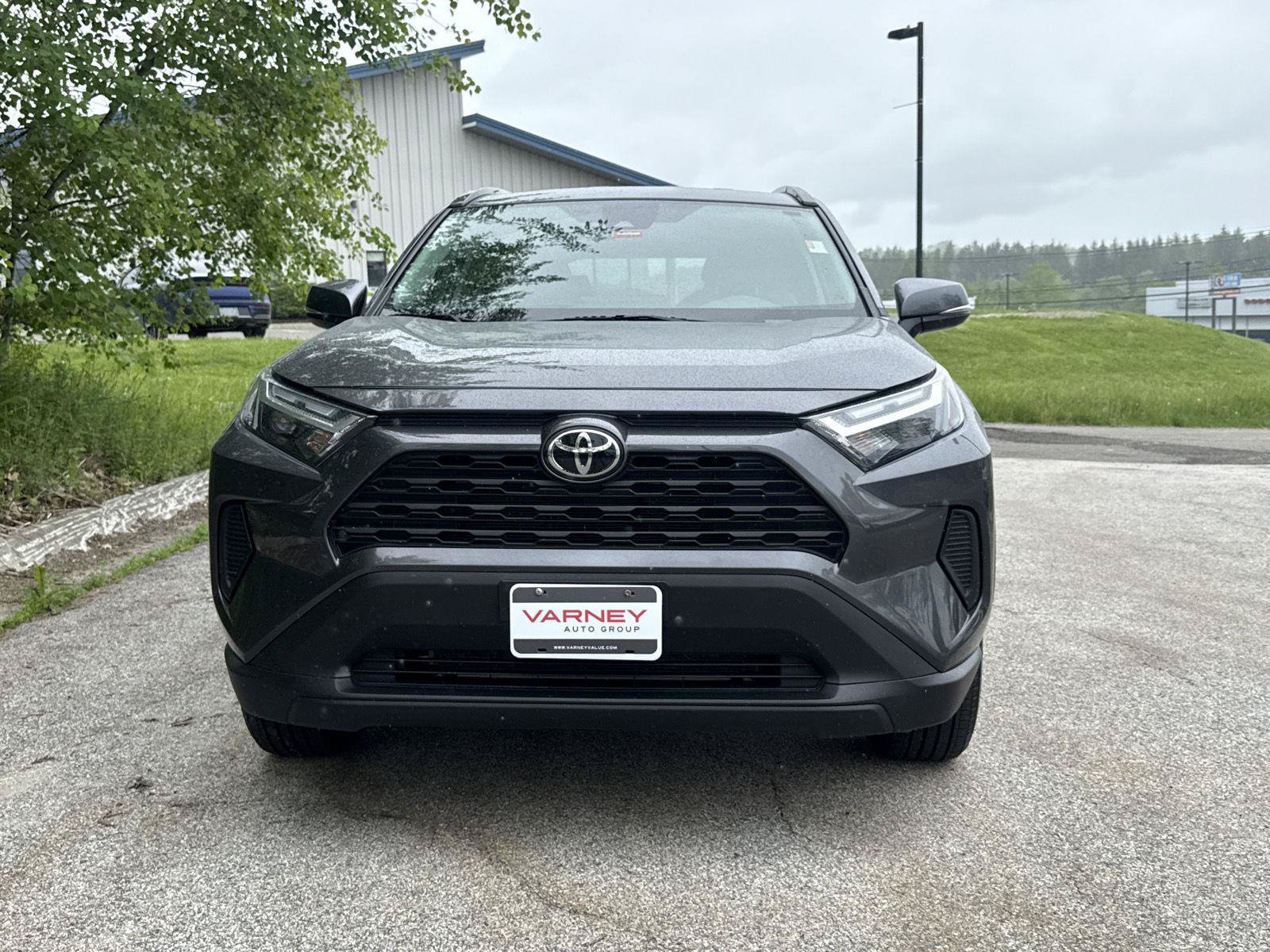 Used 2025 Toyota RAV4 XLE AWD/4WD image 2