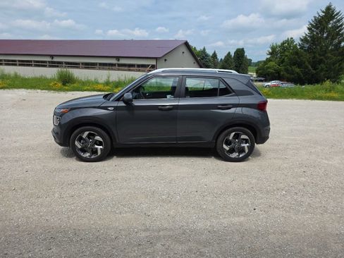 Used 2025 Hyundai Venue SEL FWD image 8