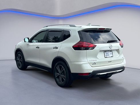 Used 2019 Nissan Rogue SV w/ Sun & Sound Touring Package FWD image 3