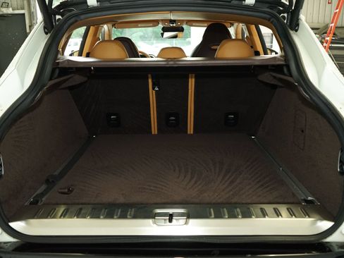 Used 2021 Aston Martin DBX AWD/4WD image 28