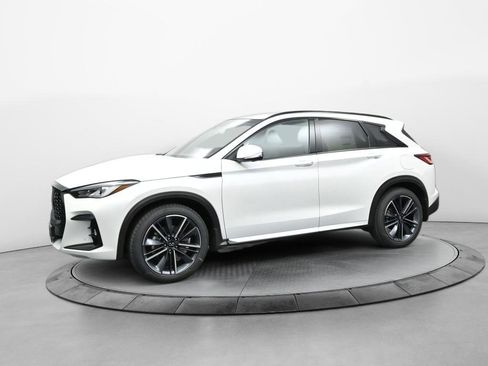 New 2025 INFINITI QX50 Sport image 3