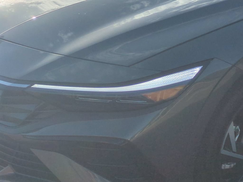 New 2026 Hyundai Elantra Limited FWD image 10