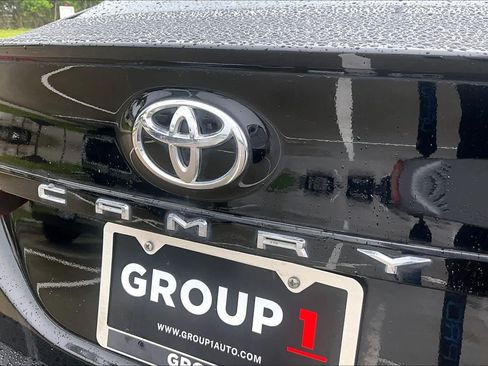 Used 2020 Toyota Camry SE FWD image 9