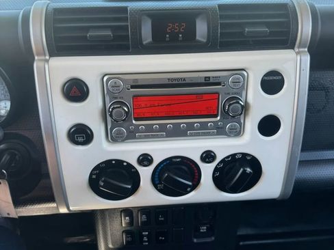 Used 2012 Toyota FJ Cruiser 4WD w/ Upgrade Pkg image 41