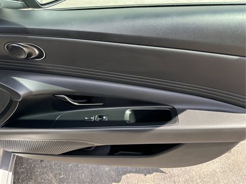 Certified 2025 Hyundai Elantra SEL FWD image 21