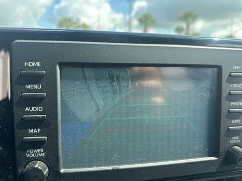 Used 2019 Toyota RAV4 LE FWD image 23
