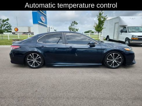 Used 2018 Toyota Camry SE w/ Moonroof Package FWD image 11