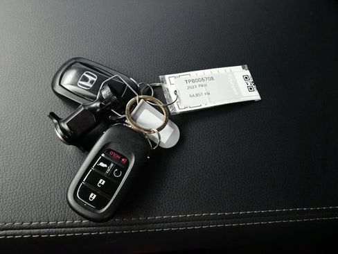 Certified 2023 Honda Pilot Touring image 9