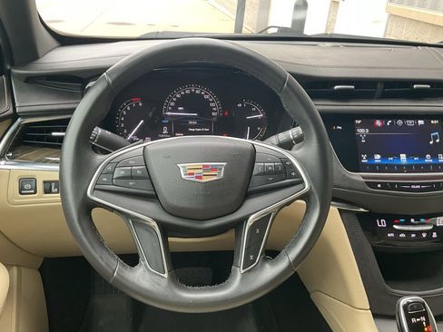 Used 2017 Cadillac XT5 FWD w/ LPO, Wheel Lock Package image 11