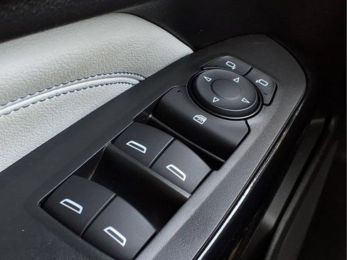 Used 2025 Chevrolet Trax LT FWD image 18
