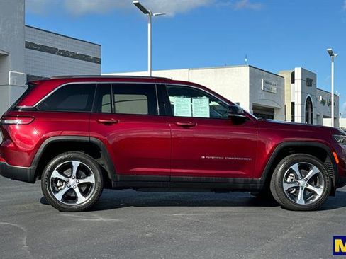 Used 2024 Jeep Grand Cherokee Limited 4xe image 3
