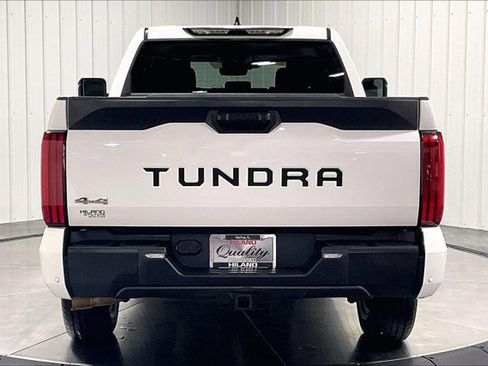 Used 2022 Toyota Tundra SR5 w/ SR5 Convenience Package AWD/4WD image 4