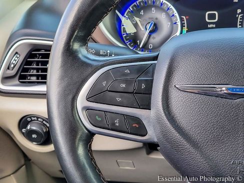 Used 2019 Chrysler Pacifica Touring-L w/ Advanced Safetytec Group image 15