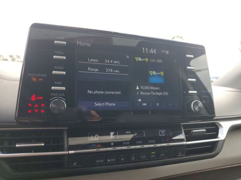 Used 2022 Toyota Sienna XLE image 17