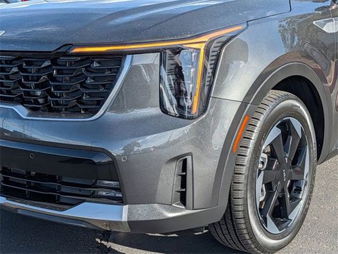 Used 2025 Kia Sorento EX image 2