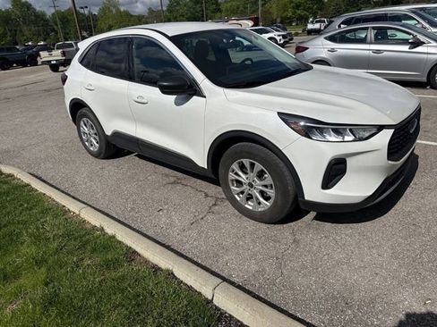 Used 2023 Ford Escape Active w/ Tech Pack #1 AWD/4WD image 2