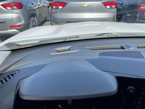 Used 2025 Chevrolet Trax LT image 33