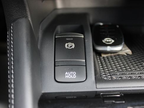 Certified 2024 Nissan Kicks SV image 16